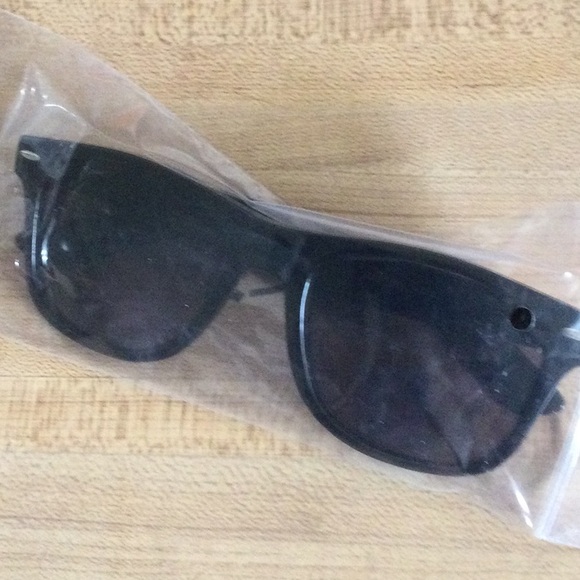 New Tito’s Sunglasses - Picture 3 of 3